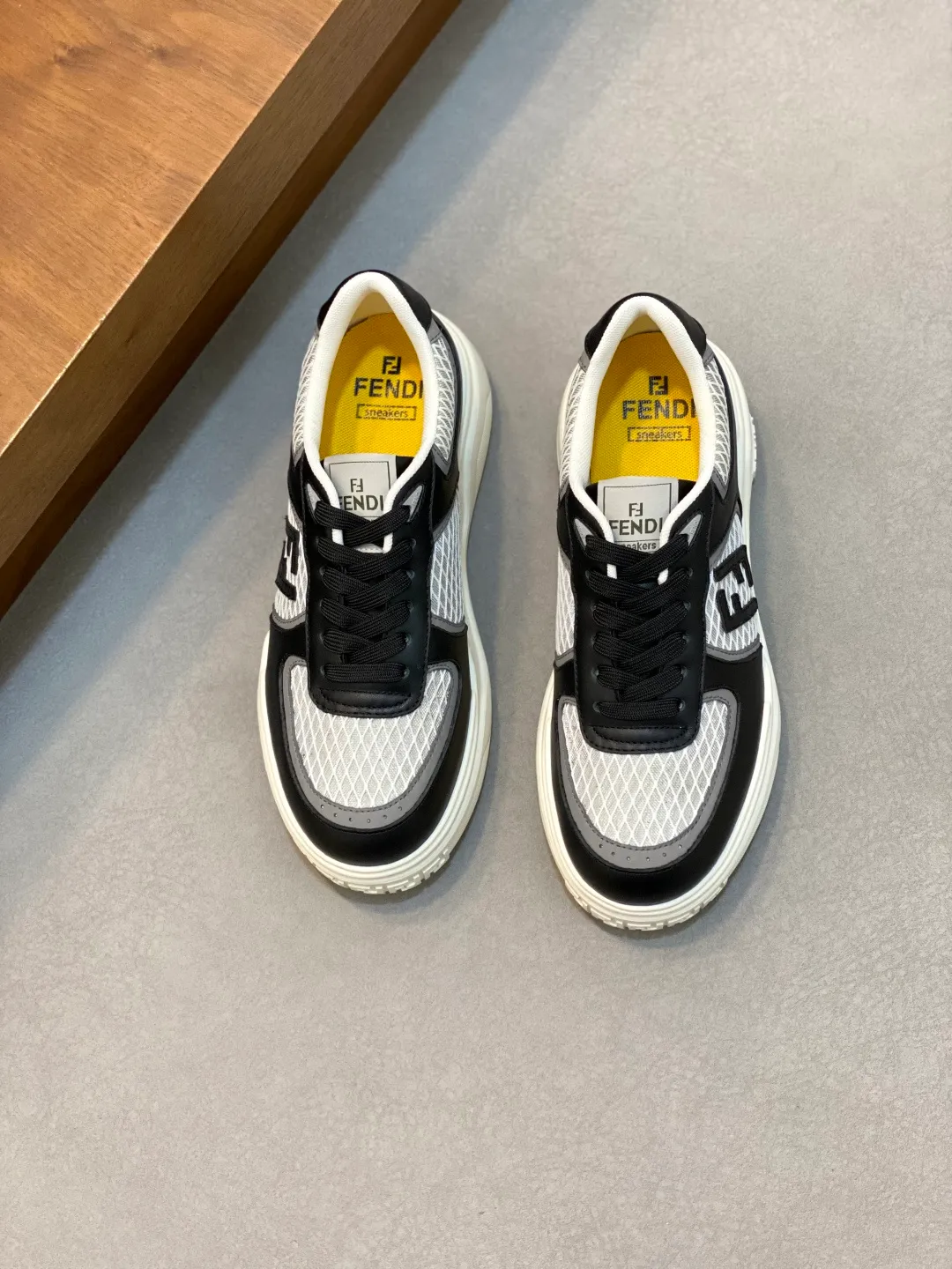 💰780 [FENDI] Fendi - high-end quality original order 🔍🔍🔍 casual sports shoes - Upper: 🔝 Nappa calfskin spliced breathable mesh injection molded brand logo plastic module - Lining: brand canvas - Outsole: ultra-light T men's shoes 💰R foam rubber; molded outsole - Ultra-high quality control · Fine workmanship: highlighted (high-end · extravagant · grade) -Size: 39-44 (38, 45, can be customized)
